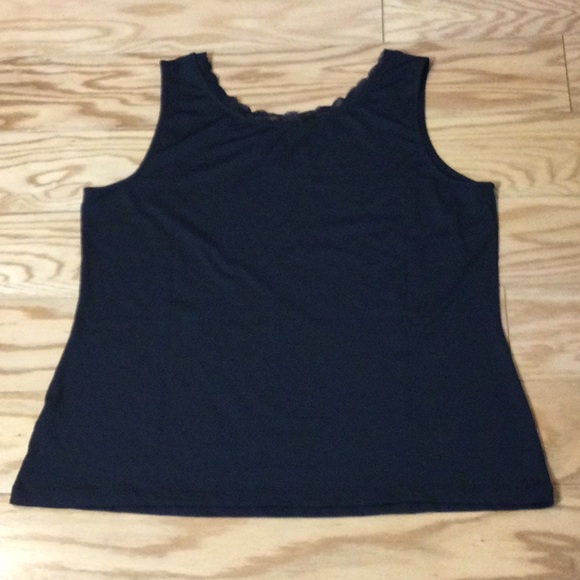 1X Susan Graver Smoothing Essentials black lace V-neck tank - Picture 4 of 14